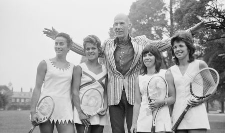 British fashion designer Ted Tinling brought glamor and public relations expertise to the women’s tour, with dresses tailored for stars such as Virginia Wade, Evonne Goolagong, Rosie Casals and Billie Jean King