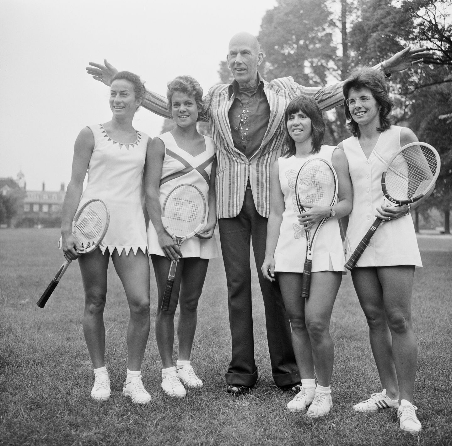 British fashion designer Ted Tinling brought glamor and public relations expertise to the women’s tour, with dresses tailored for stars such as Virginia Wade, Evonne Goolagong, Rosie Casals and Billie Jean King