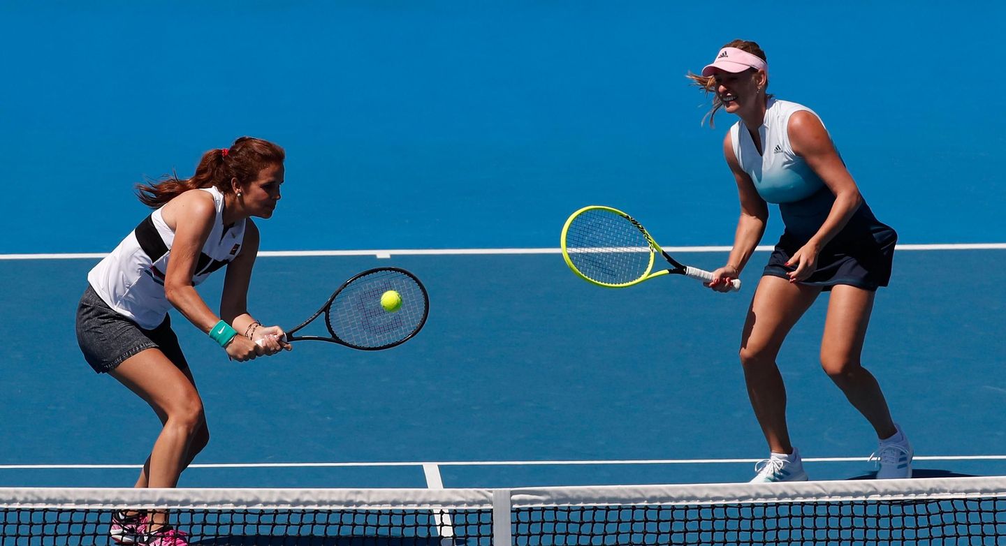 Mary Joe Fernandez and Barbara Schett teamed up in the invitational doubles event. (Getty Images)
