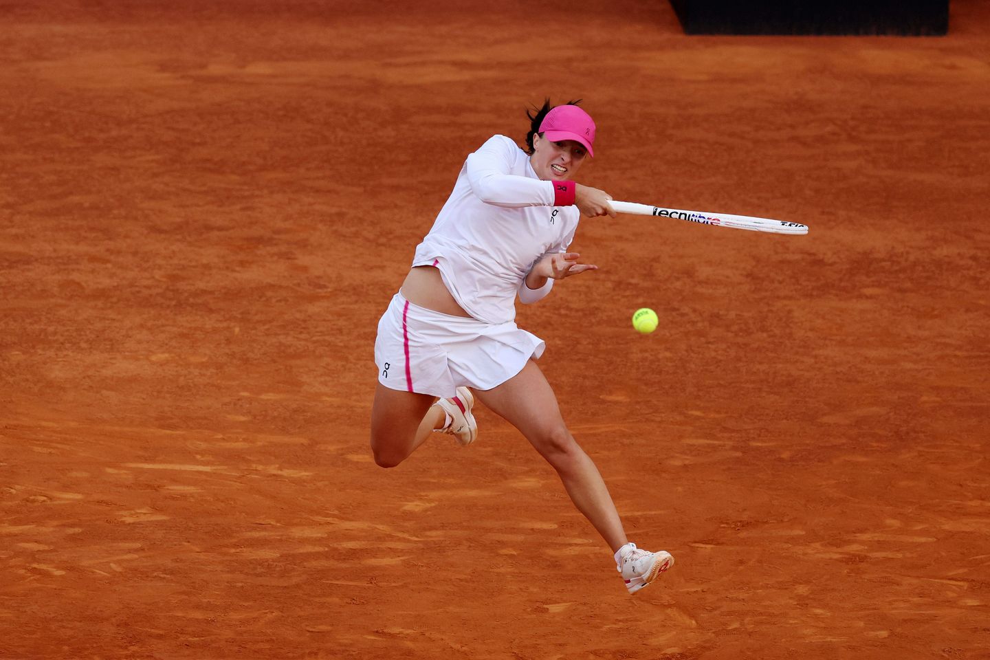 In the Madrid final, World No.1 Iga Swiatek saved two championship points at 6-5 in the third set, and a third championship point at 7-6 in the third-set tiebreak, before clinching the title over Aryna Sabalenka 7-5, 4-6, 7-6(7).