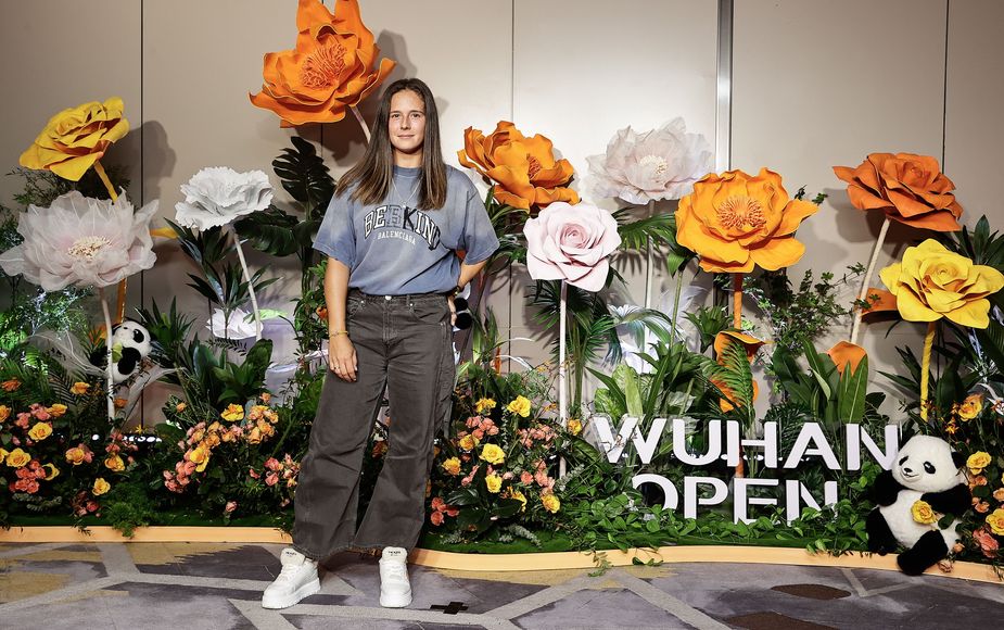 Cool and casual: Daria Kasatkina understood the assignment with black jeans and a crisp T-shirt.