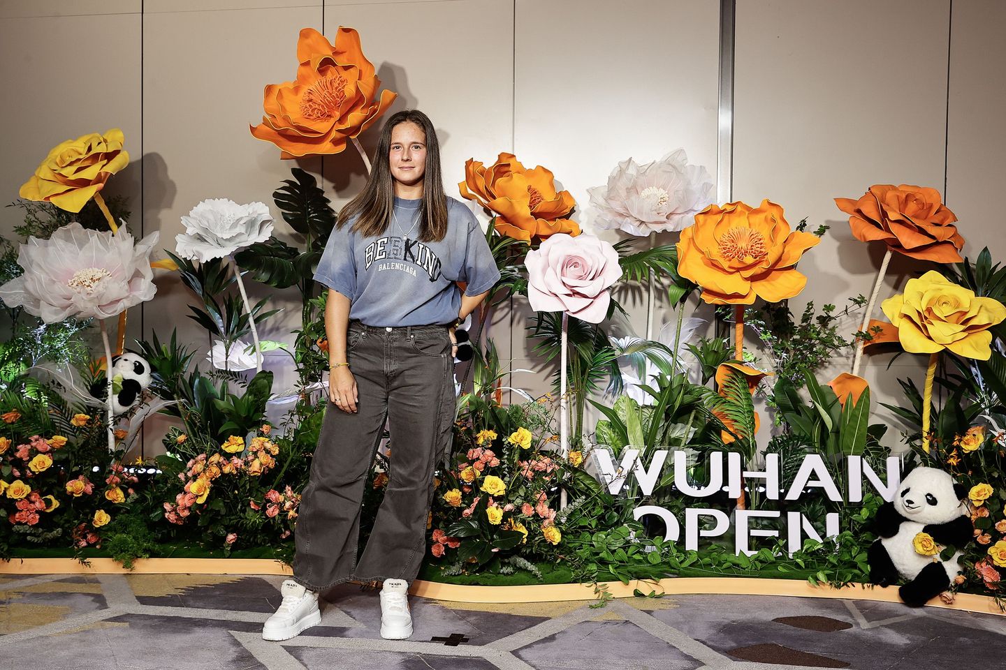 Cool and casual: Daria Kasatkina understood the assignment with black jeans and a crisp T-shirt.