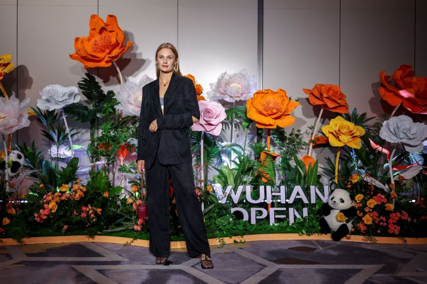 Dayana Yastremska opted for a black oversized blazer and trousers for her party look.