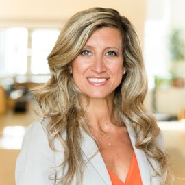 Patricia Ladis Headshot