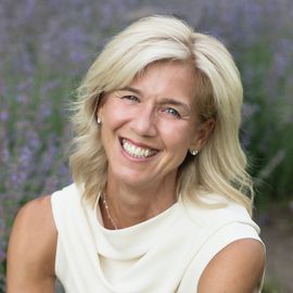 Shelia Ohlsson Walker Headshot