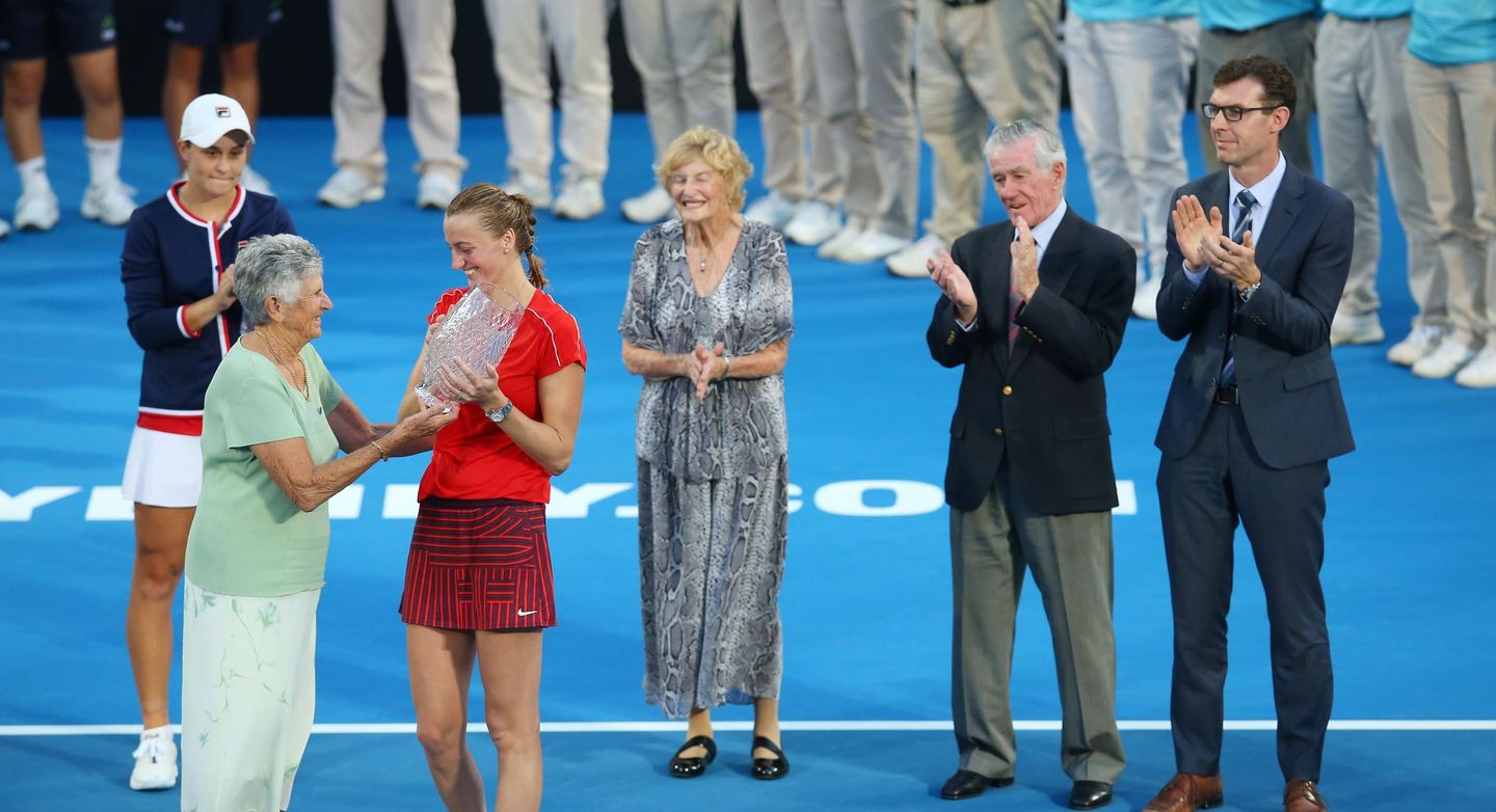 Original 9 trailblazer Judy Dalton presented Sydney International champion Petra Kvitova with her trophy. (Getty Images)